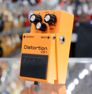 BOSS - DS1 Distortion Pedal 2